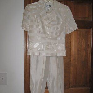 Lois Snyder Dani Max Two piece Offwhite pants suit Size 6